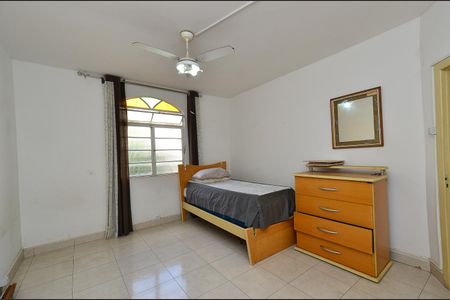 Casa à venda com 445m², 4 quartos e 3 vagas Casa à venda com 445m², 4 quartos e 3 vagasQuarto 5