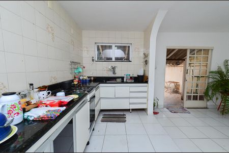 Casa à venda com 445m², 4 quartos e 3 vagas Casa à venda com 445m², 4 quartos e 3 vagasCozinha