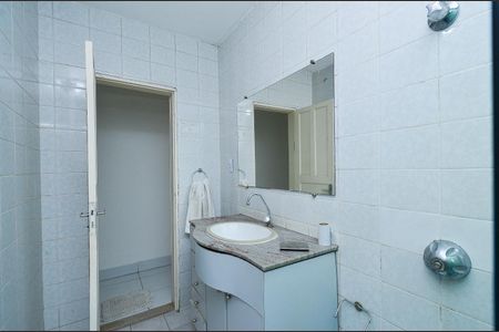 Casa à venda com 445m², 4 quartos e 3 vagas Casa à venda com 445m², 4 quartos e 3 vagasBanheiro 2