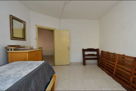 Casa à venda com 445m², 4 quartos e 3 vagas Casa à venda com 445m², 4 quartos e 3 vagasQuarto 5