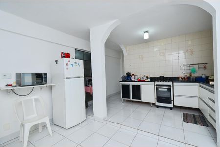 Casa à venda com 445m², 4 quartos e 3 vagas Casa à venda com 445m², 4 quartos e 3 vagasCozinha