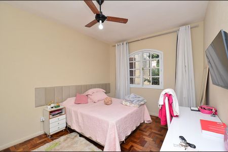 Casa à venda com 445m², 4 quartos e 3 vagas Casa à venda com 445m², 4 quartos e 3 vagasQuarto 2