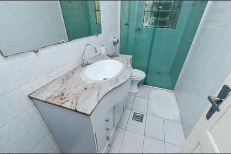 Casa à venda com 445m², 4 quartos e 3 vagas Casa à venda com 445m², 4 quartos e 3 vagasBanheiro 2