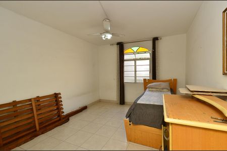 Casa à venda com 445m², 4 quartos e 3 vagas Casa à venda com 445m², 4 quartos e 3 vagasQuarto 5