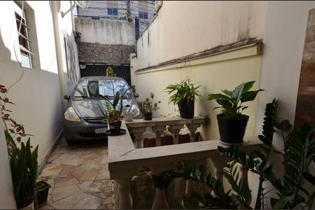 Casa à venda com 445m², 4 quartos e 3 vagas Casa à venda com 445m², 4 quartos e 3 vagasGaragem