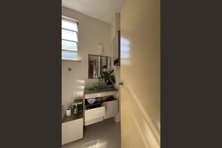 Apartamento à venda com 90m², 2 quartos e sem vaga Apartamento à venda com 90m², 2 quartos e sem vagaBanheiro social