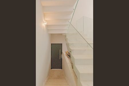 Casa de condomínio para alugar com 320m², 3 quartos e 4 vagas Casa de condomínio para alugar com 320m², 3 quartos e 4 vagasAcesso Garagem