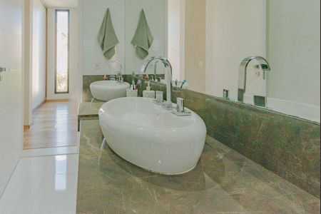 Casa de condomínio para alugar com 320m², 3 quartos e 4 vagas Casa de condomínio para alugar com 320m², 3 quartos e 4 vagasBanheiro da Suíte 3