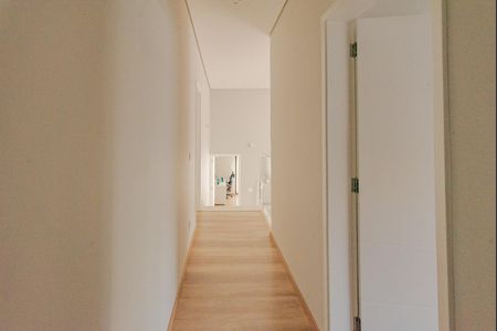 Casa de condomínio para alugar com 320m², 3 quartos e 4 vagas Casa de condomínio para alugar com 320m², 3 quartos e 4 vagasCorredor Suítes 2 e 3