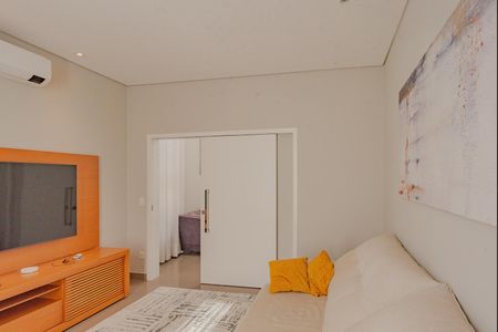 Casa de condomínio para alugar com 320m², 3 quartos e 4 vagas Casa de condomínio para alugar com 320m², 3 quartos e 4 vagasSala de TV