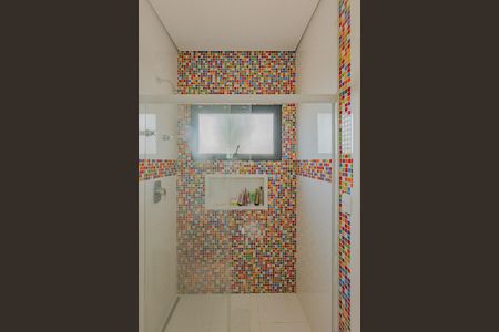 Casa de condomínio para alugar com 320m², 3 quartos e 4 vagas Casa de condomínio para alugar com 320m², 3 quartos e 4 vagasBanheiro da Suíte 1