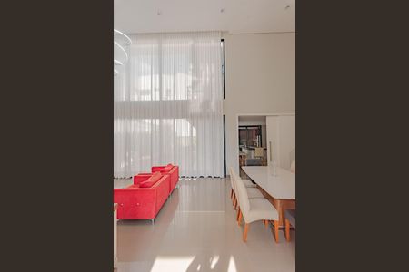 Casa de condomínio para alugar com 320m², 3 quartos e 4 vagas Casa de condomínio para alugar com 320m², 3 quartos e 4 vagasSala