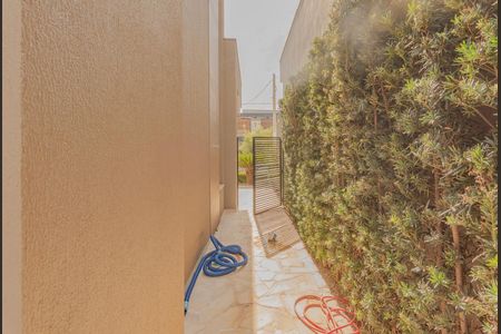 Casa de condomínio para alugar com 320m², 3 quartos e 4 vagas Casa de condomínio para alugar com 320m², 3 quartos e 4 vagasCorredor Lateral