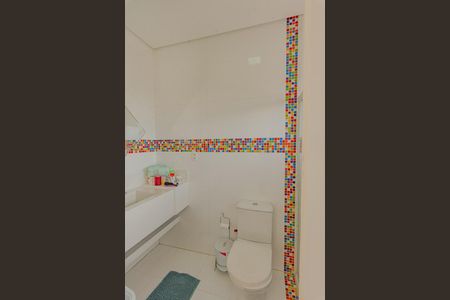 Casa de condomínio para alugar com 320m², 3 quartos e 4 vagas Casa de condomínio para alugar com 320m², 3 quartos e 4 vagasBanheiro da Suíte 1