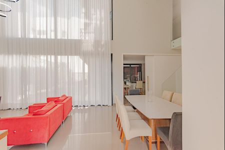 Casa de condomínio para alugar com 320m², 3 quartos e 4 vagas Casa de condomínio para alugar com 320m², 3 quartos e 4 vagasSala