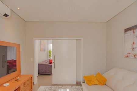 Casa de condomínio para alugar com 320m², 3 quartos e 4 vagas Casa de condomínio para alugar com 320m², 3 quartos e 4 vagasSala de TV