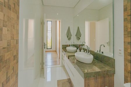 Casa de condomínio para alugar com 320m², 3 quartos e 4 vagas Casa de condomínio para alugar com 320m², 3 quartos e 4 vagasBanheiro da Suíte 3