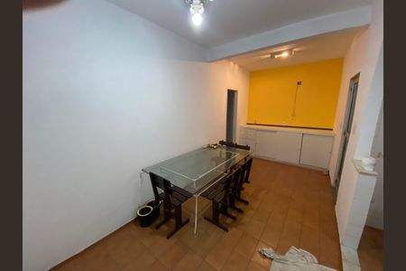 Casa à venda com 130m², 2 quartos e 4 vagas Casa à venda com 130m², 2 quartos e 4 vagasSala