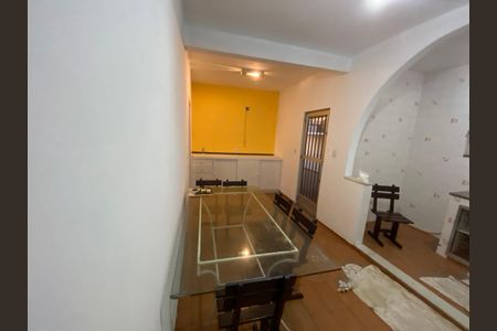 Casa à venda com 130m², 2 quartos e 4 vagas Casa à venda com 130m², 2 quartos e 4 vagasSala