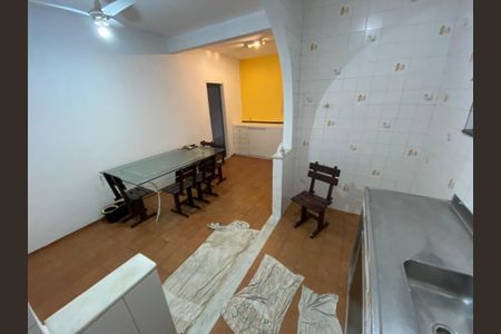 Casa à venda com 130m², 2 quartos e 4 vagas Casa à venda com 130m², 2 quartos e 4 vagasSala