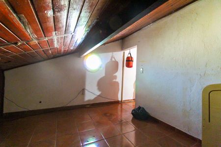 Casa à venda com 130m², 5 quartos e 1 vaga Casa à venda com 130m², 5 quartos e 1 vagaSótão