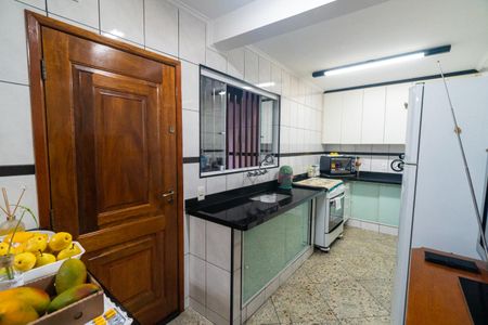 Casa à venda com 166m², 3 quartos e 2 vagasCozinha