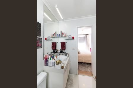 Casa de condomínio à venda com 240m², 3 quartos e 3 vagas Casa de condomínio à venda com 240m², 3 quartos e 3 vagasBanheiro da Suíte 1
