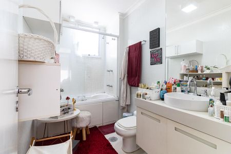 Casa de condomínio à venda com 240m², 3 quartos e 3 vagas Casa de condomínio à venda com 240m², 3 quartos e 3 vagasBanheiro da Suíte 1