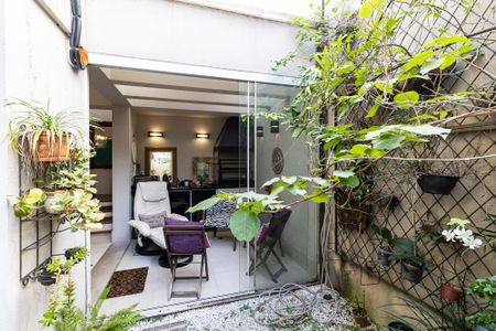 Casa de condomínio à venda com 240m², 3 quartos e 3 vagas Casa de condomínio à venda com 240m², 3 quartos e 3 vagasVaranda Gourmet