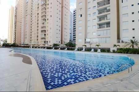 Apartamento à venda com 114m², 3 quartos e 2 vagas Apartamento à venda com 114m², 3 quartos e 2 vagasÁrea comum - Piscina