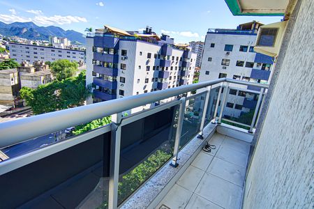 Apartamento à venda com 188m², 4 quartos e 2 vagas Apartamento à venda com 188m², 4 quartos e 2 vagasQuarto 1- varanda