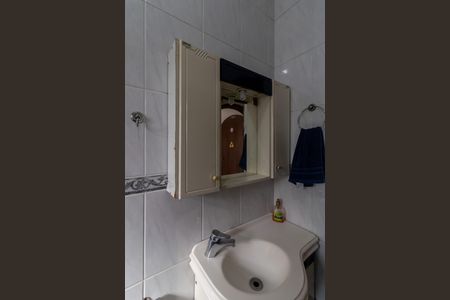 Casa à venda com 212m², 4 quartos e 2 vagas Casa à venda com 212m², 4 quartos e 2 vagasBanheiro