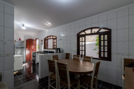Casa à venda com 212m², 4 quartos e 2 vagas Casa à venda com 212m², 4 quartos e 2 vagasCopa