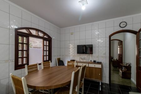 Casa à venda com 212m², 4 quartos e 2 vagas Casa à venda com 212m², 4 quartos e 2 vagasCopa