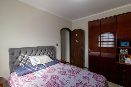 Casa à venda com 212m², 4 quartos e 2 vagas Casa à venda com 212m², 4 quartos e 2 vagasQuarto 2