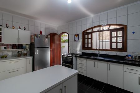 Casa à venda com 212m², 4 quartos e 2 vagas Casa à venda com 212m², 4 quartos e 2 vagasCozinha