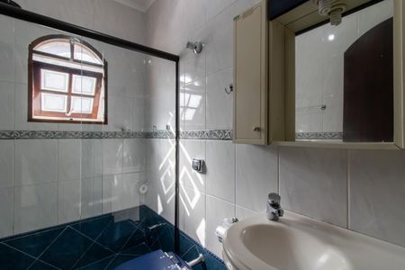 Casa à venda com 212m², 4 quartos e 2 vagas Casa à venda com 212m², 4 quartos e 2 vagasBanheiro