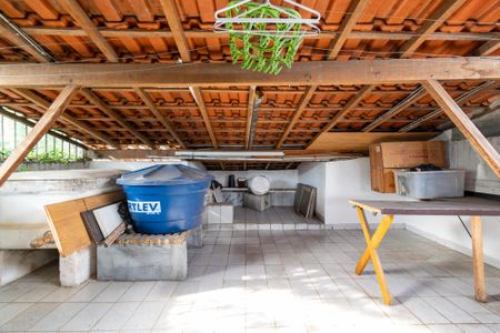 Casa à venda com 145m², 3 quartos e 2 vagas Casa à venda com 145m², 3 quartos e 2 vagasSótão