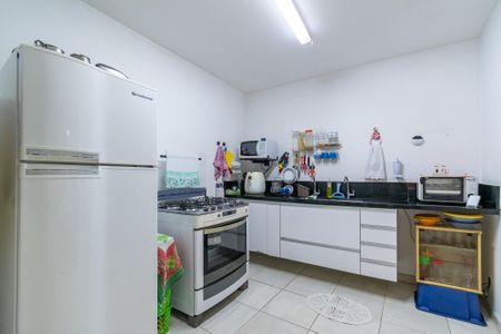 Casa à venda com 145m², 3 quartos e 2 vagas Casa à venda com 145m², 3 quartos e 2 vagasCozinha