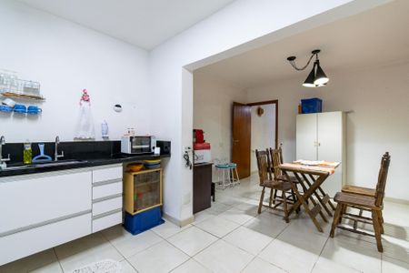 Casa à venda com 145m², 3 quartos e 2 vagas Casa à venda com 145m², 3 quartos e 2 vagasCozinha