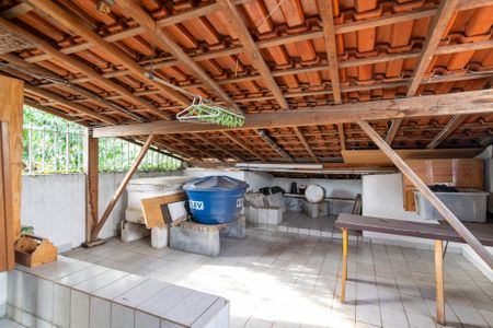 Casa à venda com 145m², 3 quartos e 2 vagas Casa à venda com 145m², 3 quartos e 2 vagasSótão