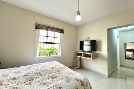 Casa à venda com 270m², 4 quartos e 4 vagas Casa à venda com 270m², 4 quartos e 4 vagasSuite
