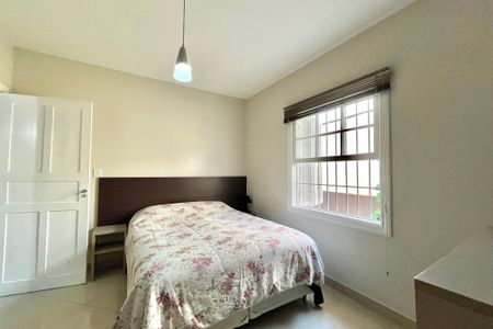 Casa à venda com 270m², 4 quartos e 4 vagas Casa à venda com 270m², 4 quartos e 4 vagasSuite