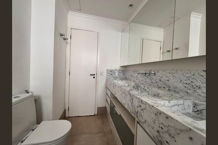 Apartamento à venda com 112m², 2 quartos e 2 vagas Apartamento à venda com 112m², 2 quartos e 2 vagasBanheiro da Suíte 2