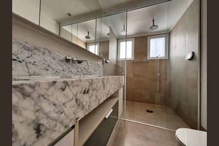 Apartamento à venda com 112m², 2 quartos e 2 vagas Apartamento à venda com 112m², 2 quartos e 2 vagasBanheiro da Suíte 2