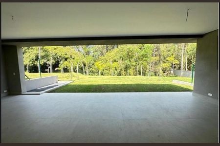 Casa de condomínio à venda com 550m², 4 quartos e 6 vagas