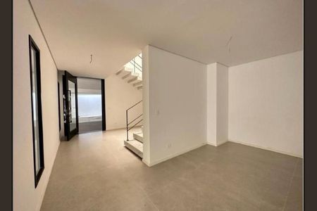 Casa de condomínio à venda com 550m², 4 quartos e 6 vagas