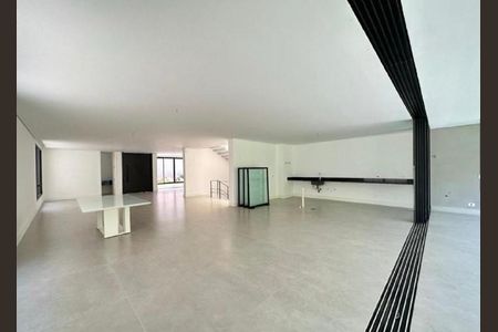 Casa de condomínio à venda com 550m², 4 quartos e 6 vagas