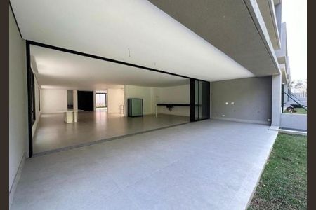 Casa de condomínio à venda com 550m², 4 quartos e 6 vagas