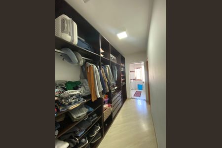 Casa à venda com 158m², 4 quartos e 2 vagas Casa à venda com 158m², 4 quartos e 2 vagasCloset Suíte 1